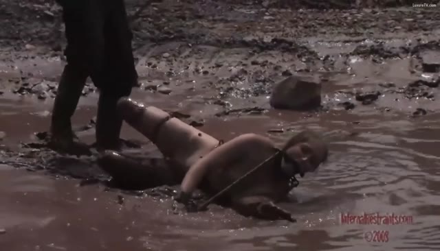 Sister dee is a pig in mud